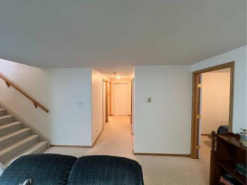 522 5 Street West, Cardston, AB - Indoor Photo Showing Other Room