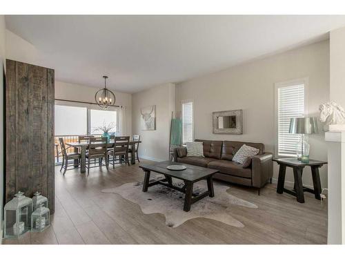 742 Greywolf Run North, Lethbridge, AB - Indoor Photo Showing Living Room