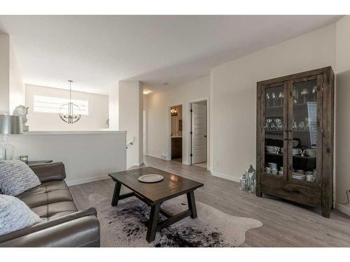 742 Greywolf Run North, Lethbridge, AB - Indoor Photo Showing Living Room