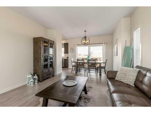 742 Greywolf Run North, Lethbridge, AB - Indoor Photo Showing Living Room