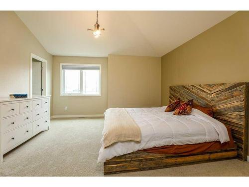 154 Lasalle Terrace West, Lethbridge, AB - Indoor Photo Showing Bedroom
