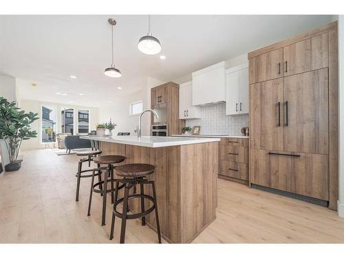 1115 Coalbrook Place West, Lethbridge, AB - Indoor Photo Showing Kitchen With Upgraded Kitchen