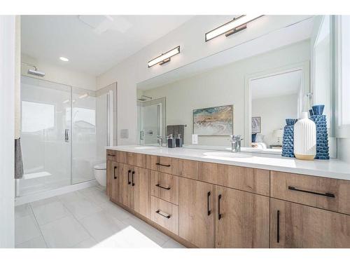 1115 Coalbrook Place West, Lethbridge, AB - Indoor Photo Showing Bathroom