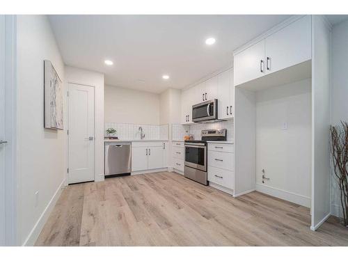 1115 Coalbrook Place West, Lethbridge, AB - Indoor Photo Showing Kitchen