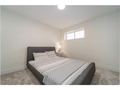 1115 Coalbrook Place West, Lethbridge, AB - Indoor Photo Showing Bedroom