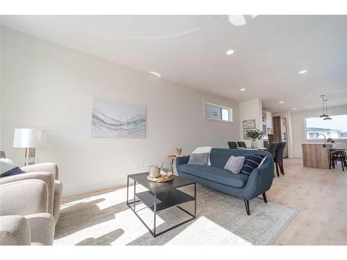 1115 Coalbrook Place West, Lethbridge, AB - Indoor Photo Showing Living Room