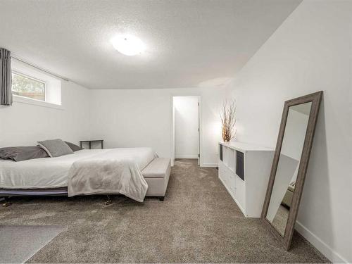 1410 Henderson Lake Boulevard South, Lethbridge, AB - Indoor Photo Showing Bedroom