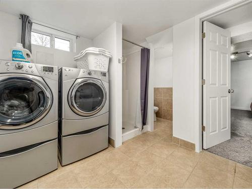 1410 Henderson Lake Boulevard South, Lethbridge, AB - Indoor Photo Showing Laundry Room