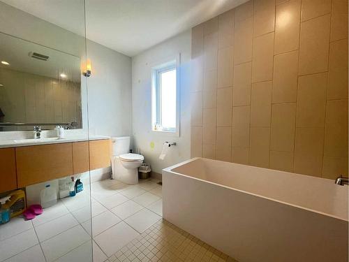 735 Northridge Avenue, Picture Butte, AB - Indoor Photo Showing Bathroom