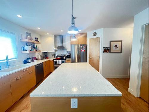 735 Northridge Avenue, Picture Butte, AB - Indoor Photo Showing Kitchen