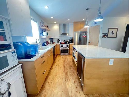 735 Northridge Avenue, Picture Butte, AB - Indoor Photo Showing Kitchen With Upgraded Kitchen