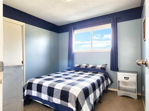 407 55 Avenue West, Claresholm, AB - Indoor Photo Showing Bedroom