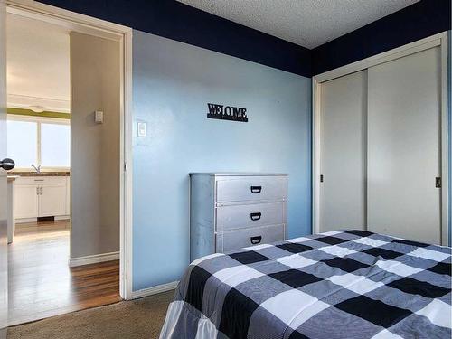 407 55 Avenue West, Claresholm, AB - Indoor Photo Showing Bedroom