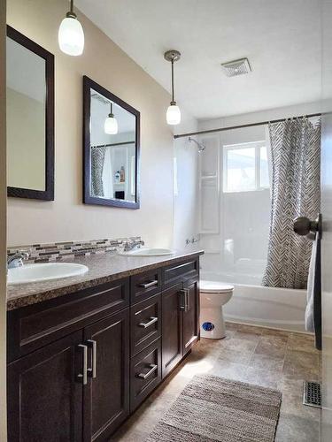 407 55 Avenue West, Claresholm, AB - Indoor Photo Showing Bathroom