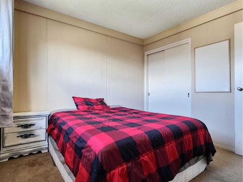 407 55 Avenue West, Claresholm, AB - Indoor Photo Showing Bedroom