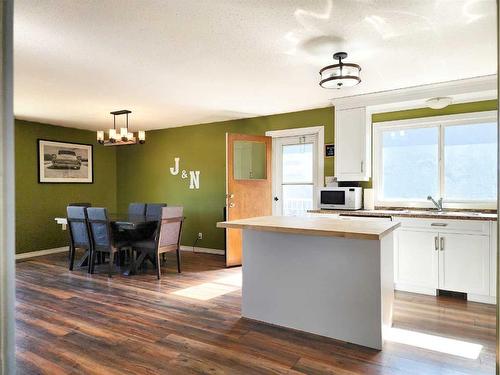 407 55 Avenue West, Claresholm, AB - Indoor Photo Showing Kitchen