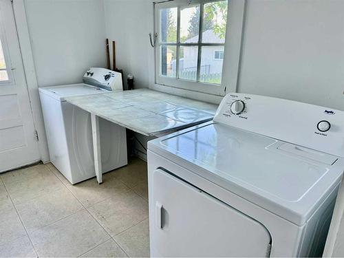 1129 Wentworth Avenue West, Pincher Creek, AB - Indoor Photo Showing Laundry Room