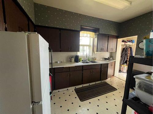 413 12C Street North, Lethbridge, AB - Indoor Photo Showing Kitchen With Double Sink