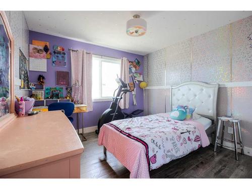 55 Riverhurst Cove West, Lethbridge, AB - Indoor Photo Showing Bedroom