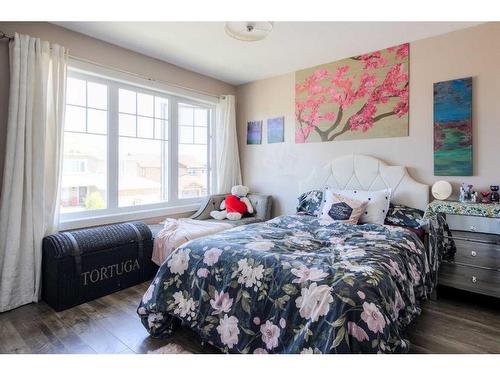 55 Riverhurst Cove West, Lethbridge, AB - Indoor Photo Showing Bedroom