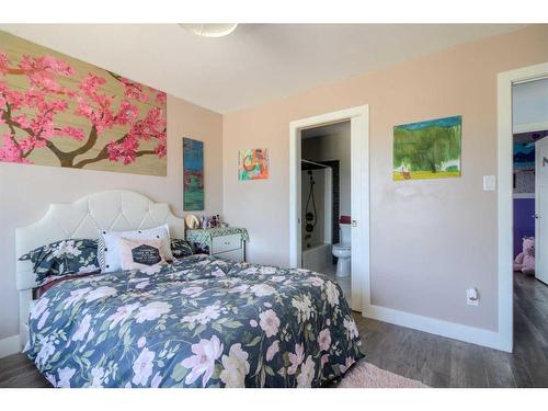 55 Riverhurst Cove West, Lethbridge, AB - Indoor Photo Showing Bedroom