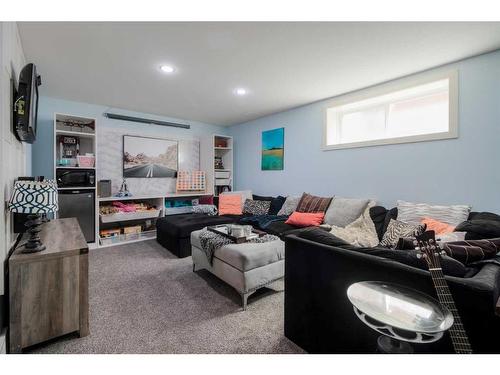 55 Riverhurst Cove West, Lethbridge, AB - Indoor Photo Showing Living Room