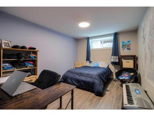 55 Riverhurst Cove West, Lethbridge, AB - Indoor Photo Showing Bedroom