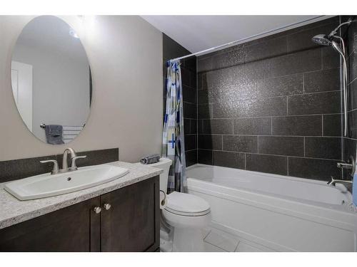 55 Riverhurst Cove West, Lethbridge, AB - Indoor Photo Showing Bathroom