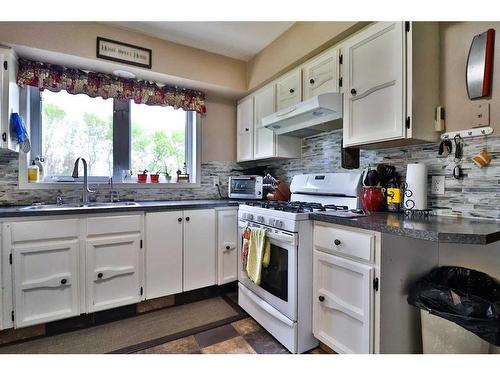 610363 Rr 21-1B, Rural Warner No. 5, County Of, AB - Indoor Photo Showing Kitchen With Double Sink