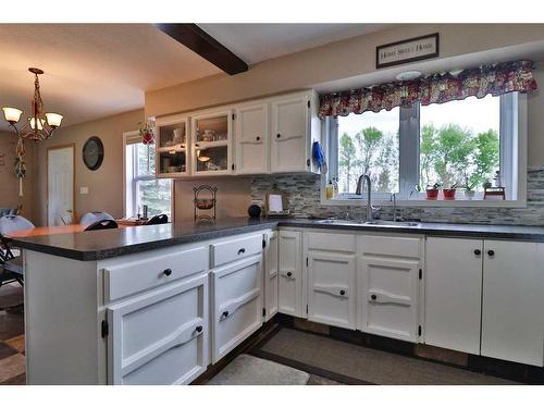 610363 Rr 21-1B, Rural Warner No. 5, County Of, AB - Indoor Photo Showing Kitchen With Double Sink