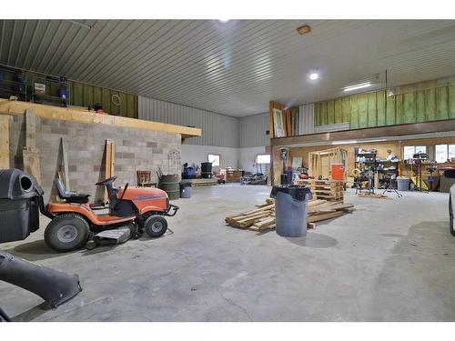 610363 Rr 21-1B, Rural Warner No. 5, County Of, AB - Indoor Photo Showing Garage
