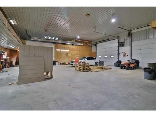 610363 Rr 21-1B, Rural Warner No. 5, County Of, AB - Indoor Photo Showing Garage