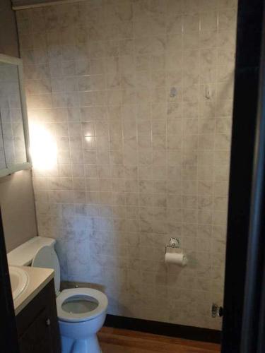 433 3 Street, Stirling, AB - Indoor Photo Showing Bathroom