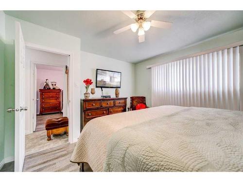 906 10 Avenue South, Lethbridge, AB - Indoor Photo Showing Bedroom