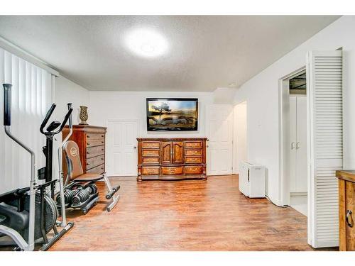906 10 Avenue South, Lethbridge, AB - Indoor Photo Showing Gym Room