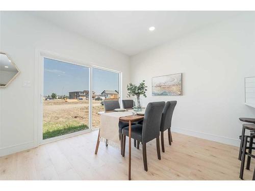 427 Miners Chase West, Lethbridge, AB - Indoor Photo Showing Dining Room