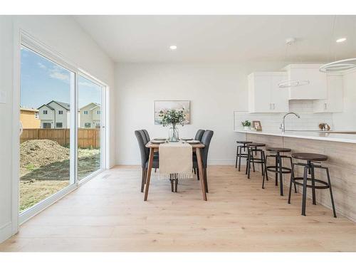 427 Miners Chase West, Lethbridge, AB - Indoor Photo Showing Dining Room