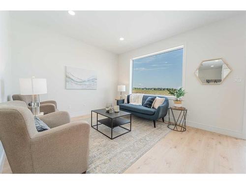 427 Miners Chase West, Lethbridge, AB - Indoor Photo Showing Living Room