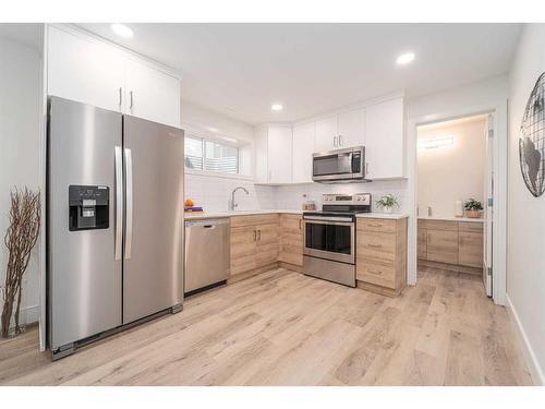 427 Miners Chase West, Lethbridge, AB - Indoor Photo Showing Kitchen With Upgraded Kitchen