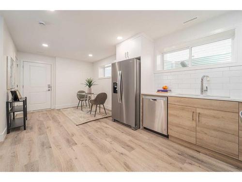 427 Miners Chase West, Lethbridge, AB - Indoor Photo Showing Kitchen