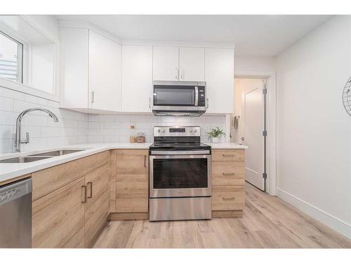 427 Miners Chase West, Lethbridge, AB - Indoor Photo Showing Kitchen With Double Sink With Upgraded Kitchen