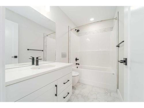 4505 25 Avenue South, Lethbridge, AB - Indoor Photo Showing Bathroom