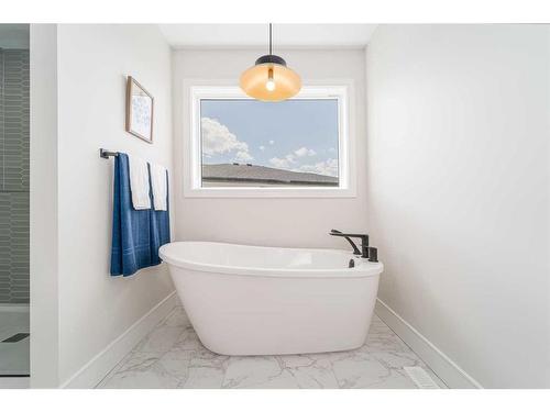 4505 25 Avenue South, Lethbridge, AB - Indoor Photo Showing Bathroom