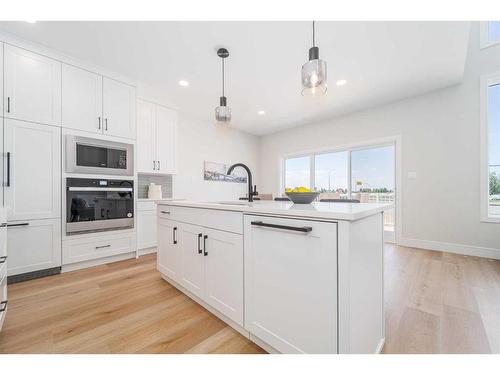 4505 25 Avenue South, Lethbridge, AB - Indoor Photo Showing Kitchen With Upgraded Kitchen