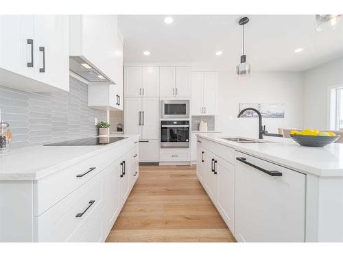 4505 25 Avenue South, Lethbridge, AB - Indoor Photo Showing Kitchen With Upgraded Kitchen