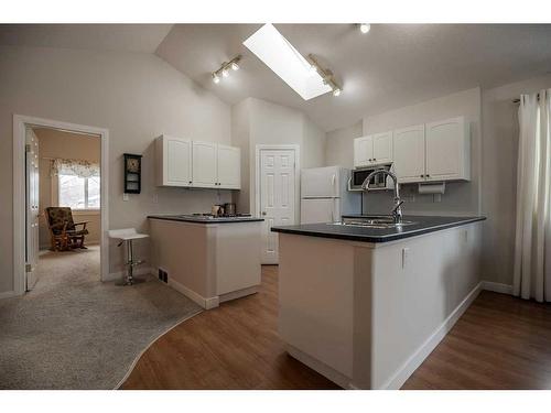 90 W 300 N, Raymond, AB - Indoor Photo Showing Kitchen