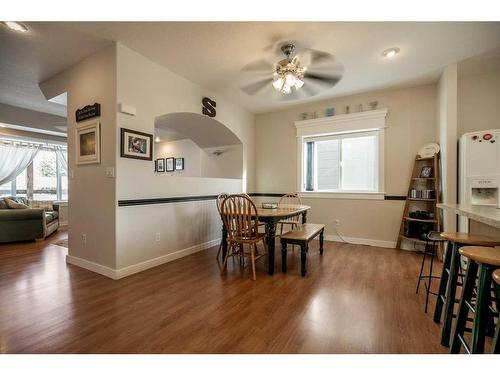 90 W 300 N, Raymond, AB - Indoor Photo Showing Dining Room