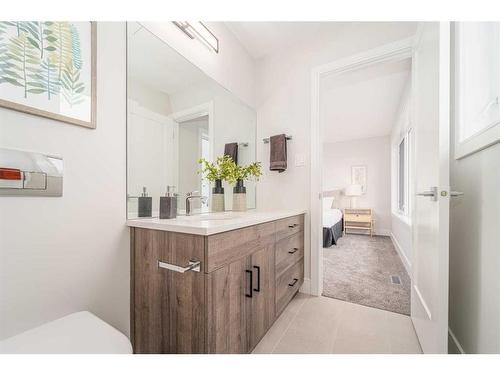 741 Violet Place West, Lethbridge, AB - Indoor Photo Showing Bathroom