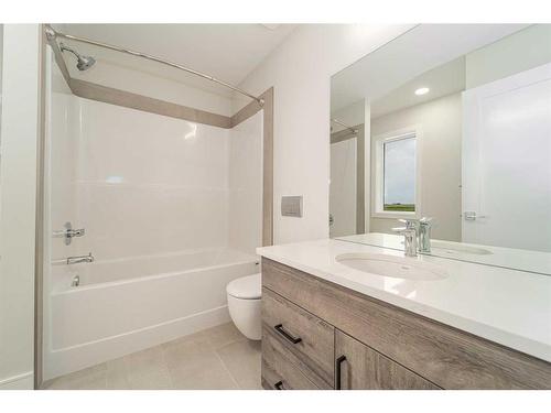 741 Violet Place West, Lethbridge, AB - Indoor Photo Showing Bathroom