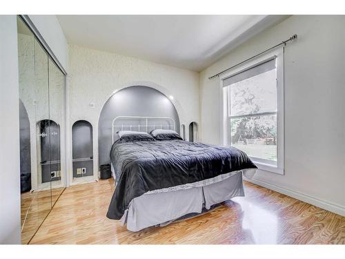859 Kettles Street, Pincher Creek, AB - Indoor Photo Showing Bedroom